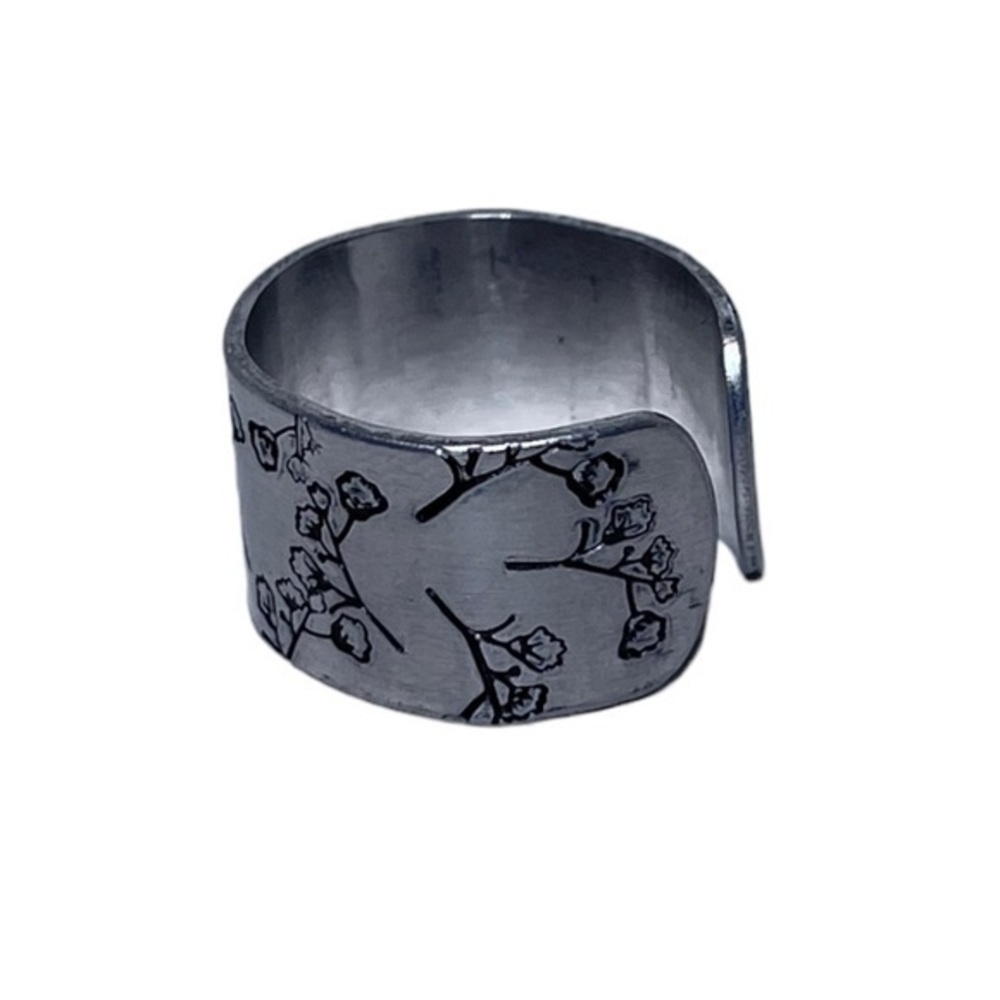 Handmade 8 stamped floral silver adjustable hypoallergenic wide cuff ring - Picture 4 of 7